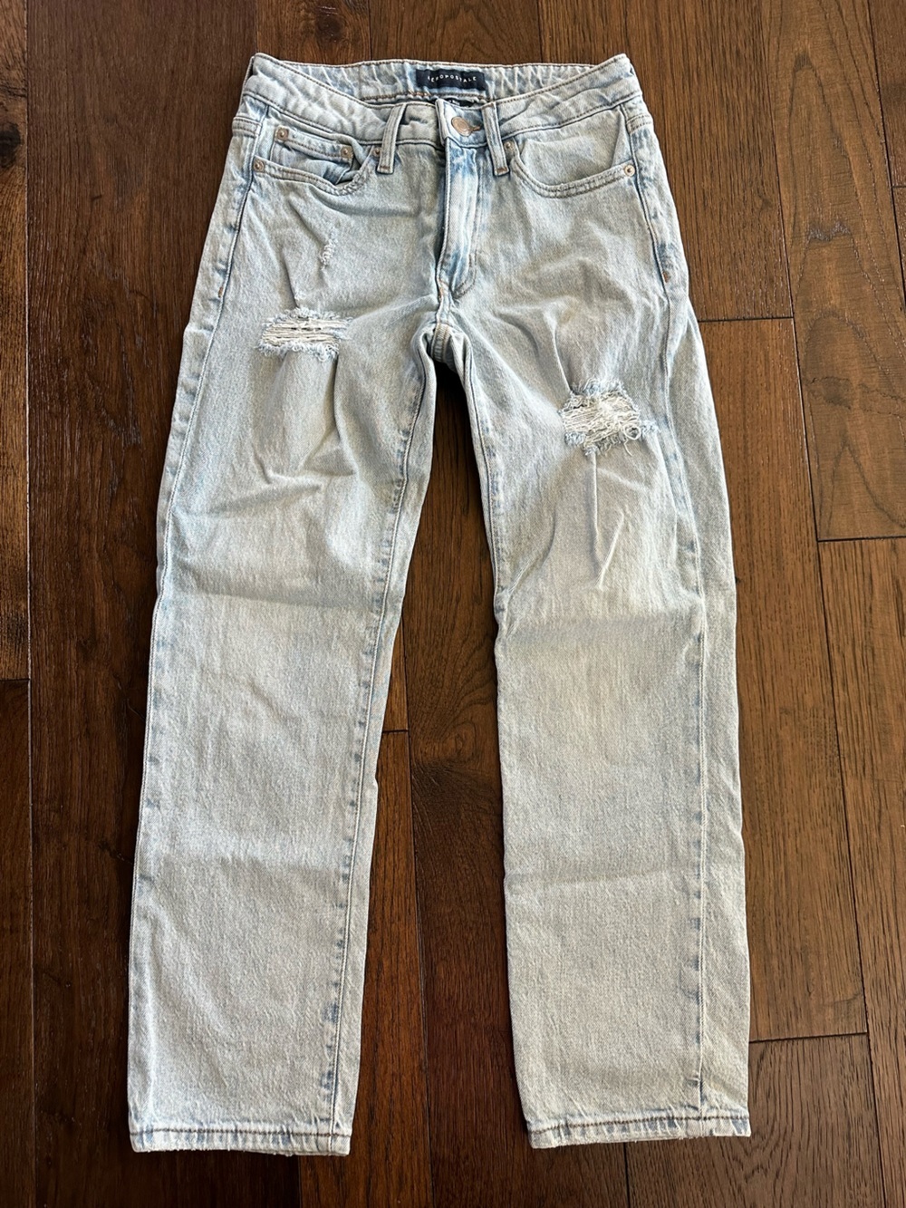Aeropostale Women’s Light Wash Mid-Rise Ankle Straight Distressed Jeans- size 28